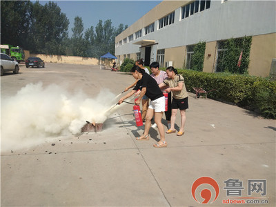 德州市經開區(qū)宋官屯街道開展&ldquo;防火災保平安&rdquo;消防演練活動進十二里莊工業(yè)園